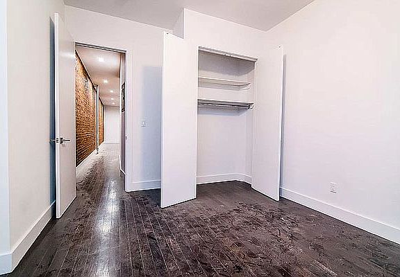 4th image of 256 Graham Ave #2RR