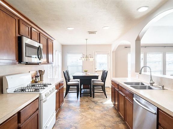 5th image of 10231 Mills Pass Dr