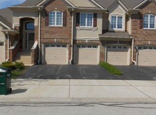 506 Harvey Lake Dr, Vernon Hills, IL 60061