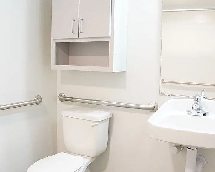 521 W 2nd Street - Leijona — Photo 14