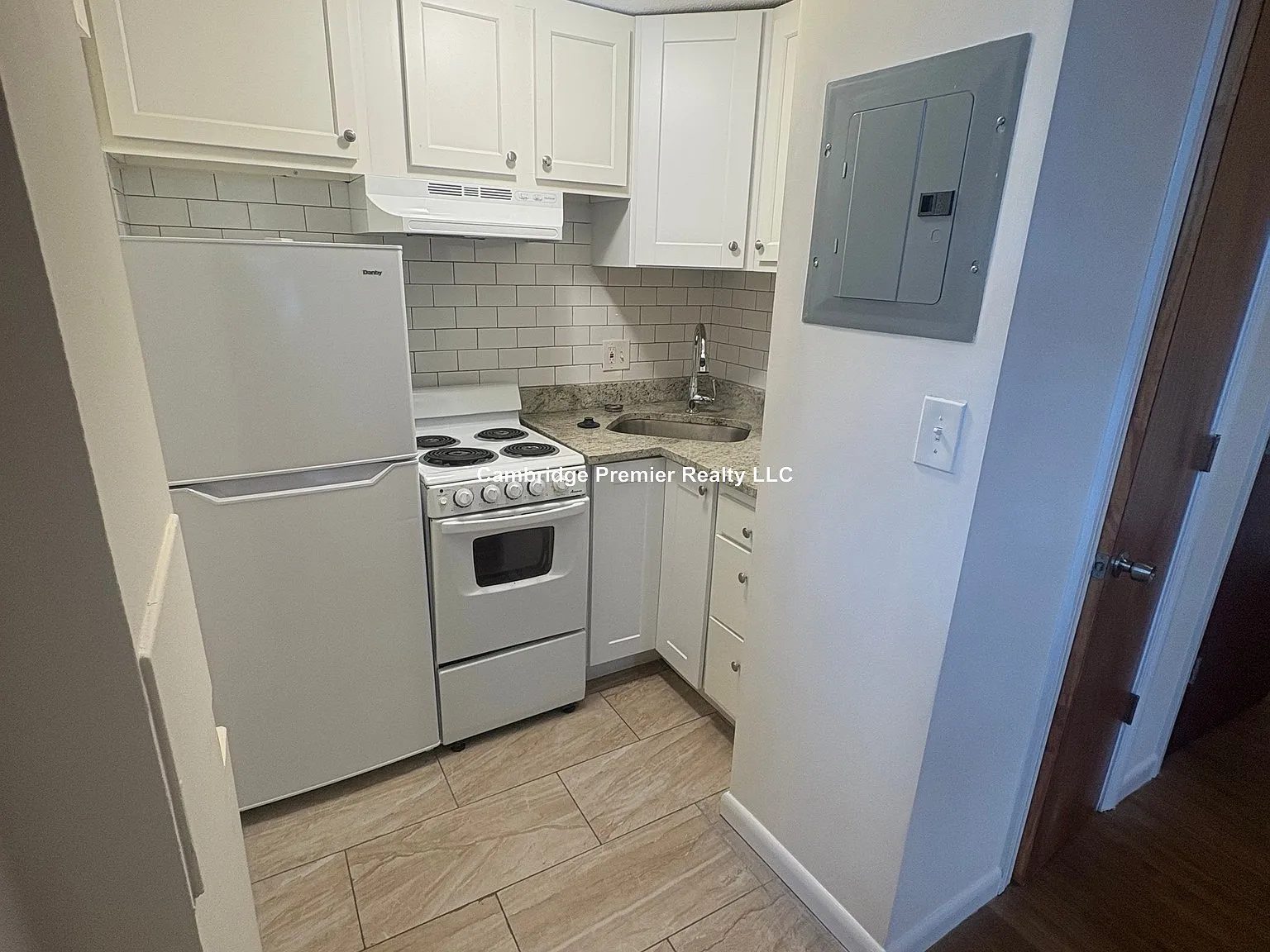Studio, $1,800 — Photo 4