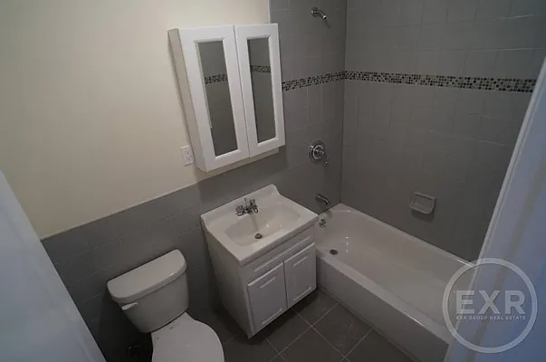 Rented by EXR | media 30