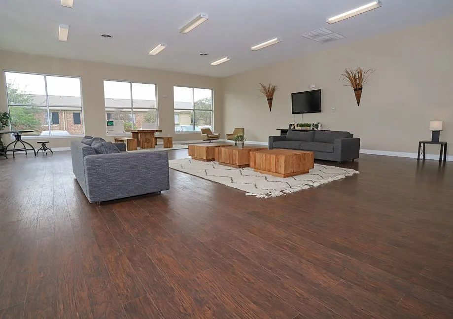 Vista Montana Apartments — Photo 2