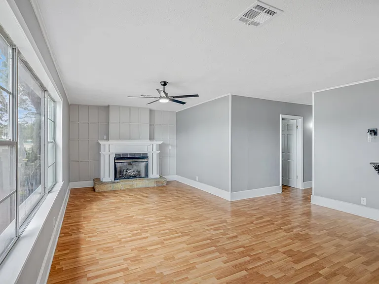 2215 Lake St — Photo 3