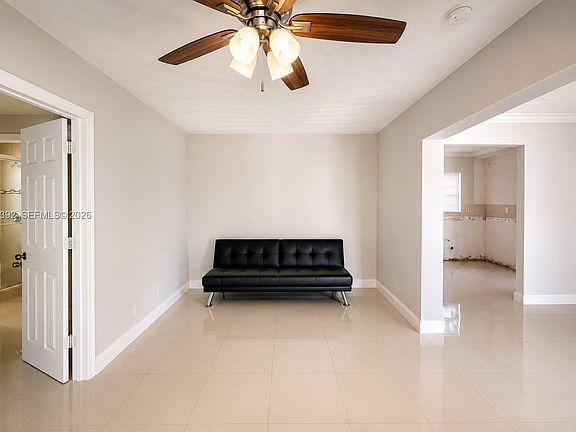5th image of 5325 SW 22nd St