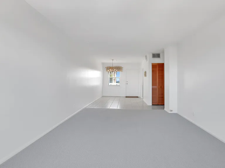 2555 NE 11th St #804 — Photo 10