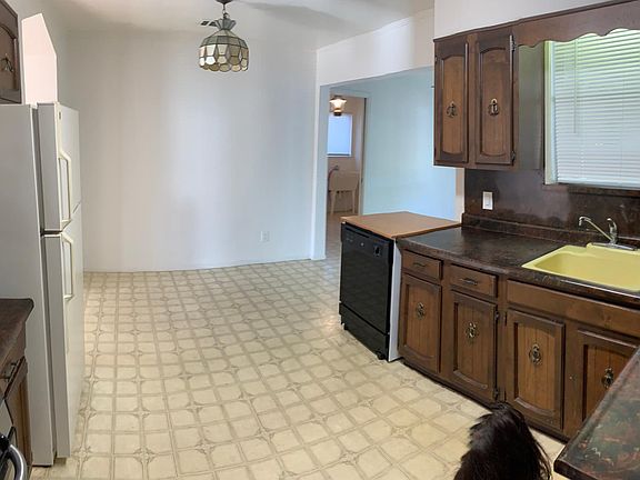 2nd image of 1939 Acacia Ave