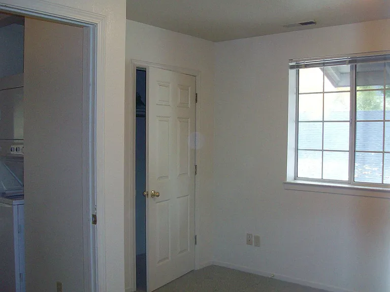 1033 Ralston St #4 — Photo 9