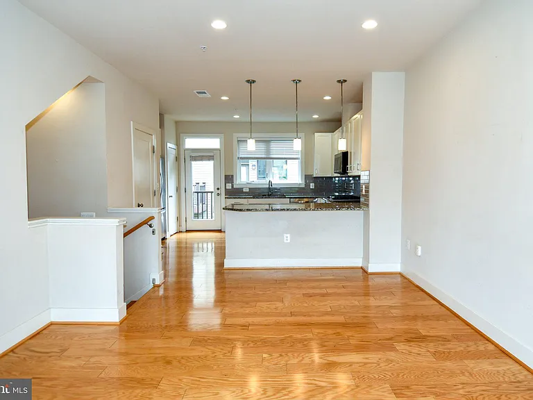 16301 Columbus Ave — Photo 11