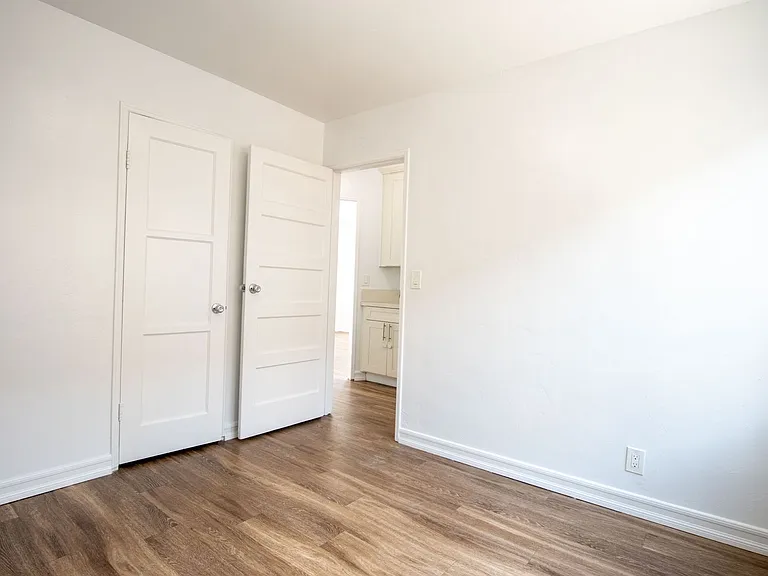320 G St — Photo 9