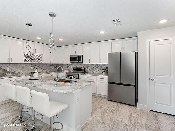 5th image of 3014 San Filippo Dr SE