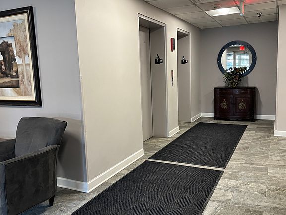 3rd image of 3303 S Grove Ave #310