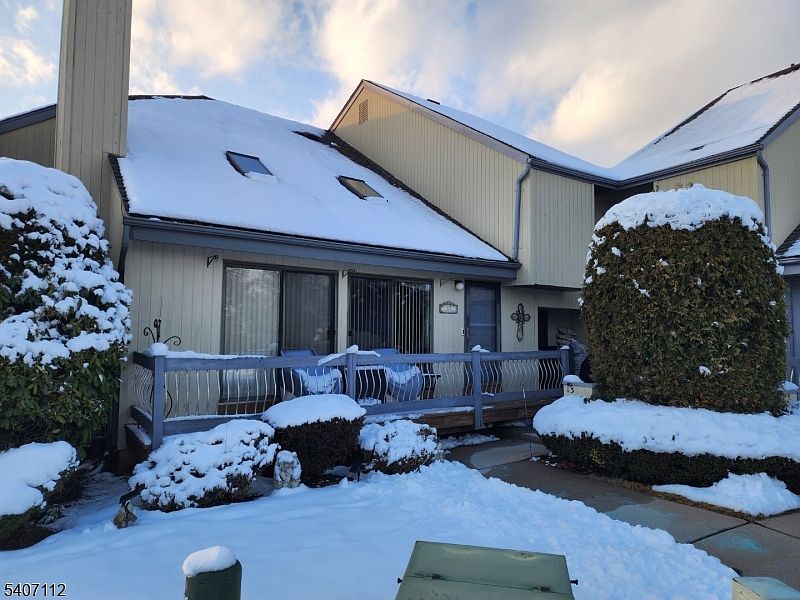 1st image of 13 Woodhill St