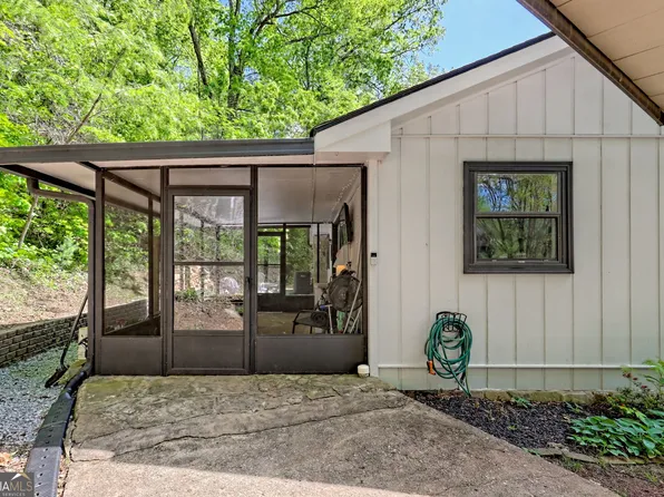 41 Mike Foster Ln, Clayton, GA 30525