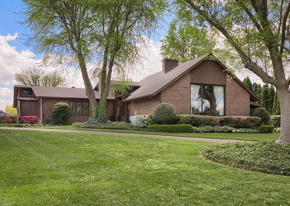 1st image of 1546 College Dr