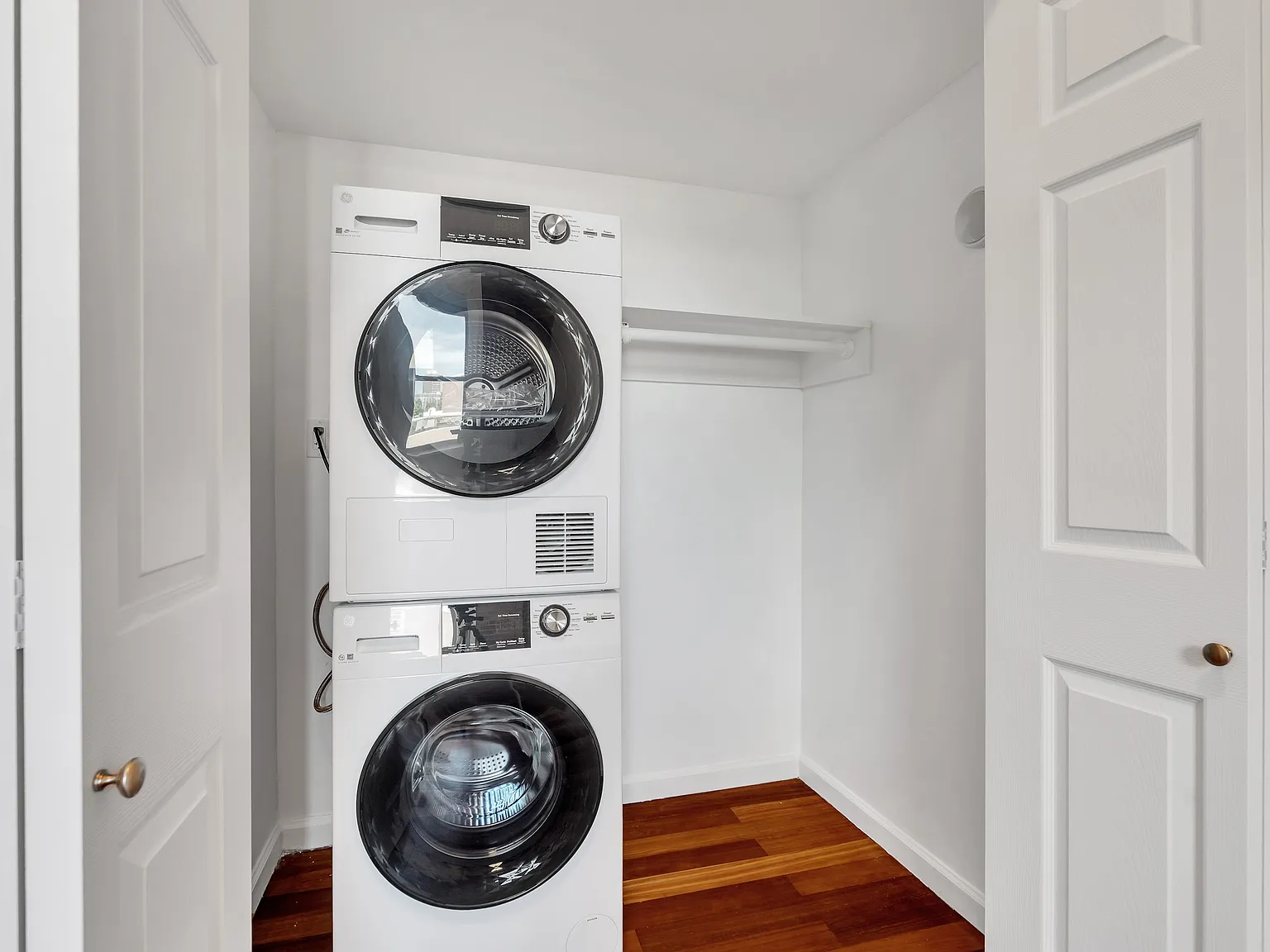 1 bed, 800 sqft, $1,833 — Photo 3