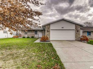 412 Violet Rdg, Chatham, IL 62629