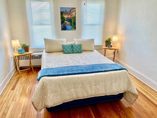 Queen Bed, Large Closet