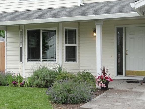 2nd image of 213 Blue Jay Ct