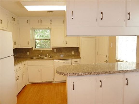5th image of 1611 NW Kingsbury Ave