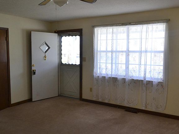 5th image of 353 Teresa Ann Dr