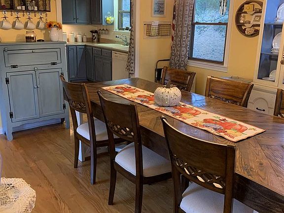 5th image of 78 Beaver Hollow Cir