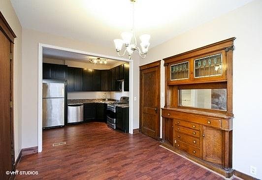 4th image of 730 W Oakdale Ave #3