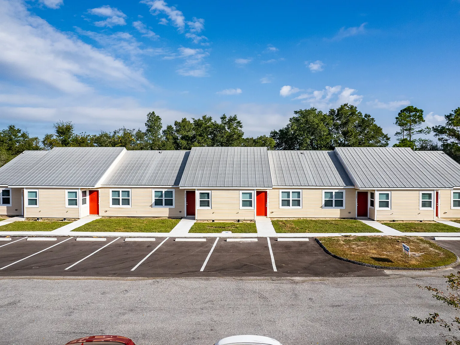 Timberland Apartments — Photo 1