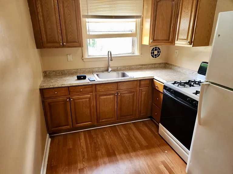 Main St 109 — Photo 8