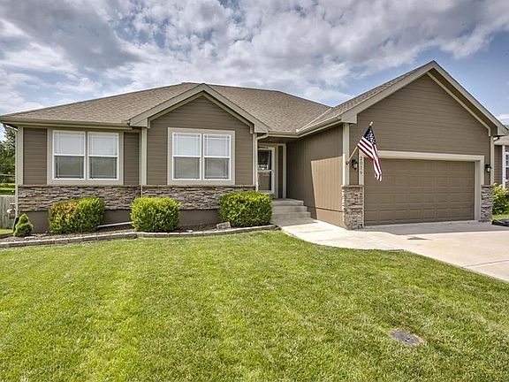2nd image of 2016 E Finch Dr