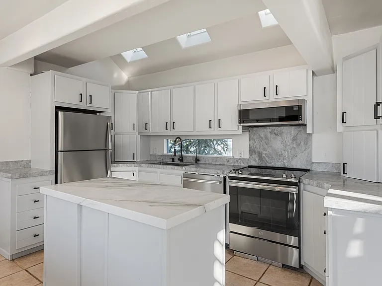 182 Bennett Pl — Photo 8