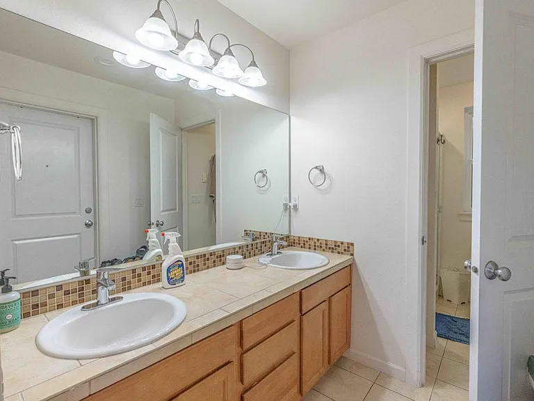616 NE 53rd St #204 — Photo 9