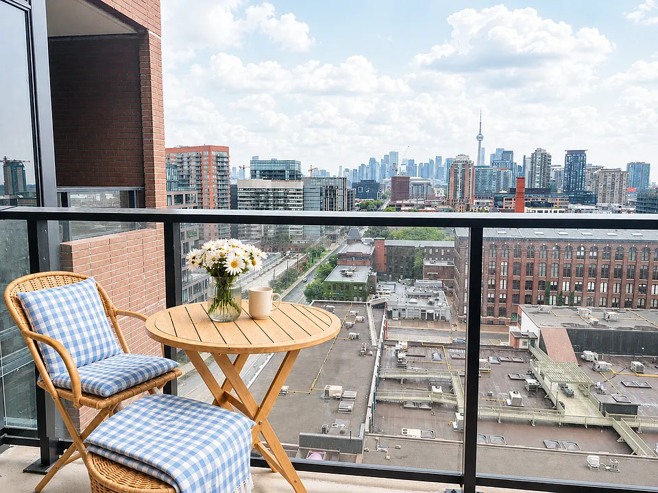 270 Dufferin St #LPH89