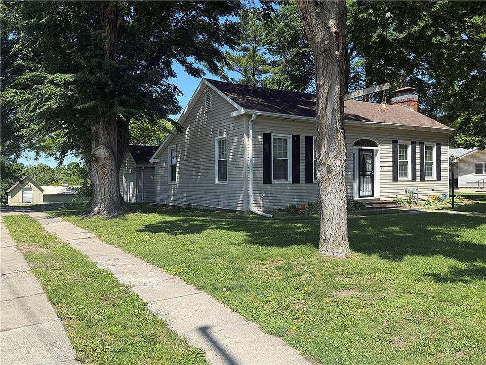 1st image of 602 S 1st St