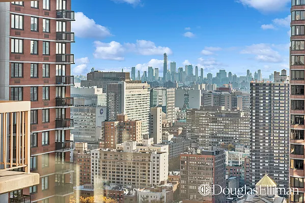 Rented by Douglas Elliman | media 24