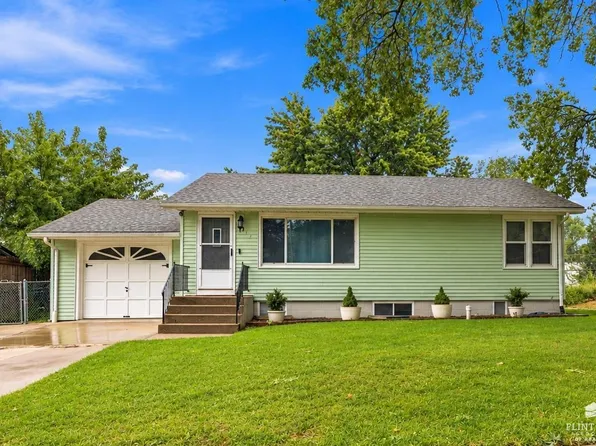 513 Sheridan Dr, Junction City, KS 66441