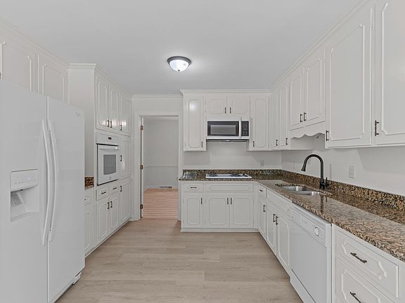 5th image of 3216 Stoneyford Ct