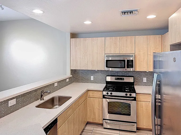 16 W Encanto Blvd #2 — Photo 8