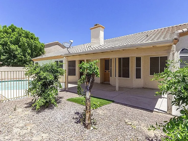 658 N Poplar Ct — Photo 10