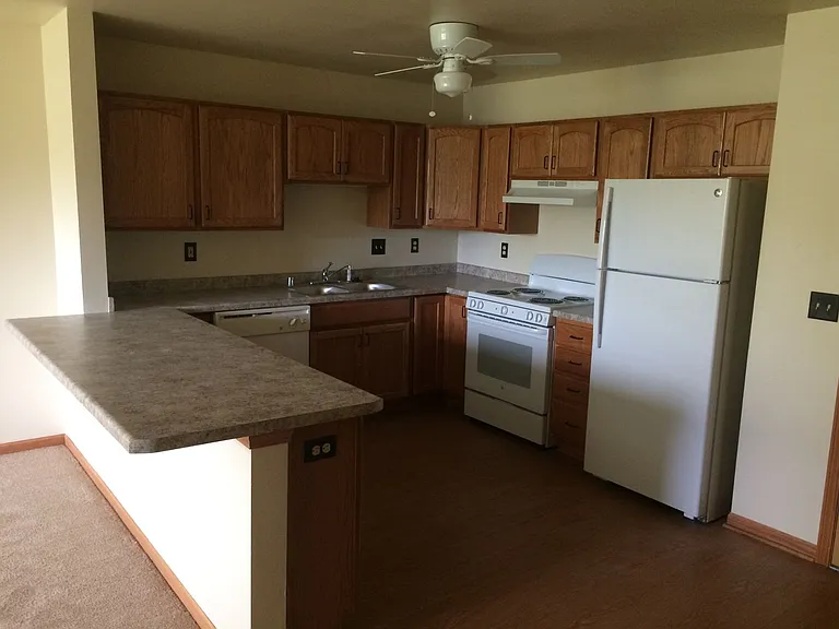 920 N Hawley Rd — Photo 2