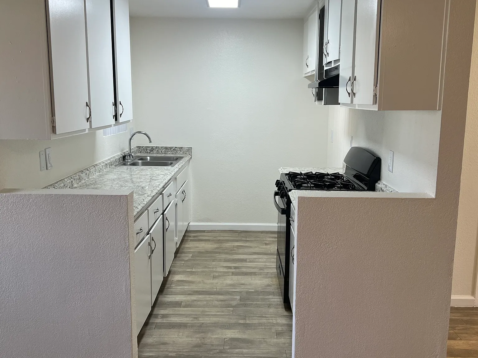 Villa De La Rosa Apartments — Photo 4