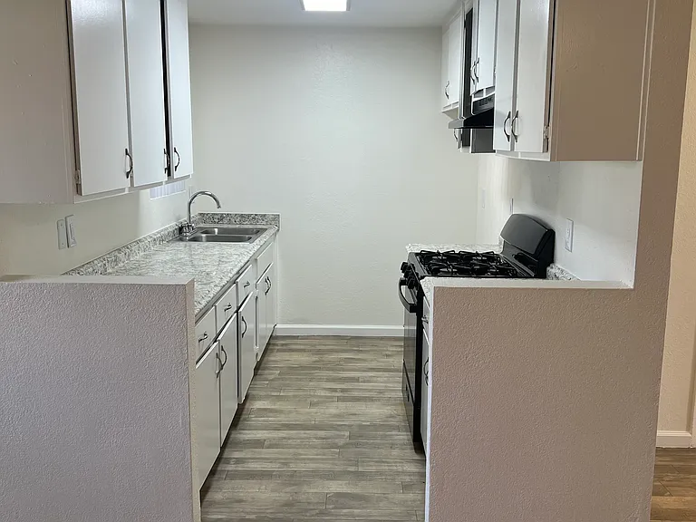 Villa De La Rosa Apartments — Photo 4