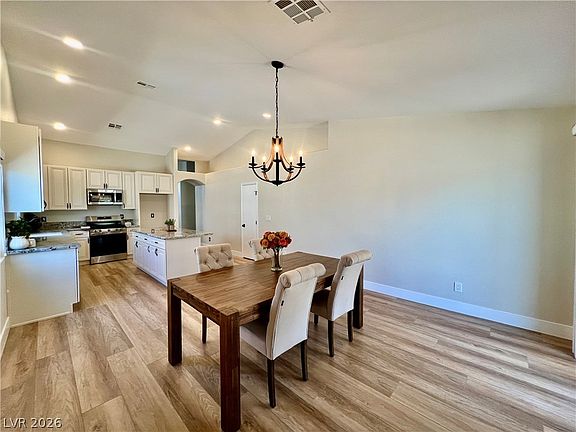 4th image of 889 Cozy Valley St