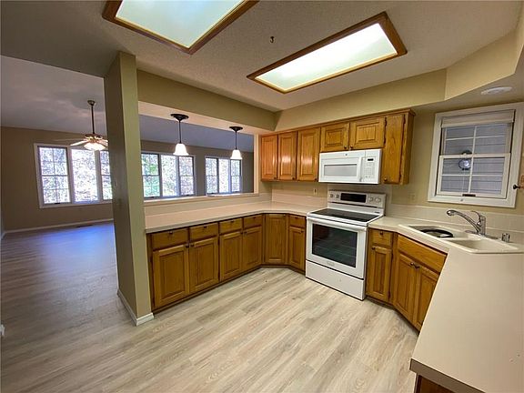 3rd image of 15 Huskins Cir