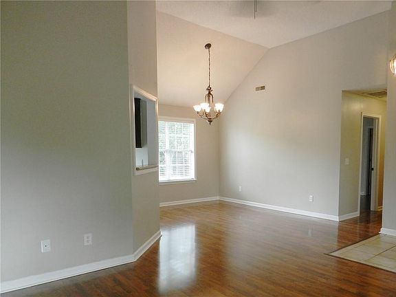 3rd image of 113 Moss Creek Dr NE