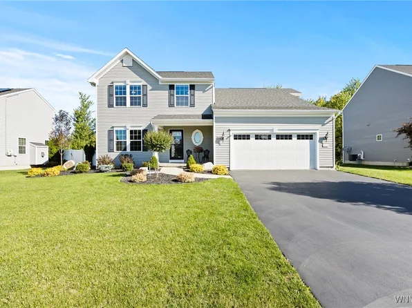 2171 Shadow Ln, Lake View, NY 14085