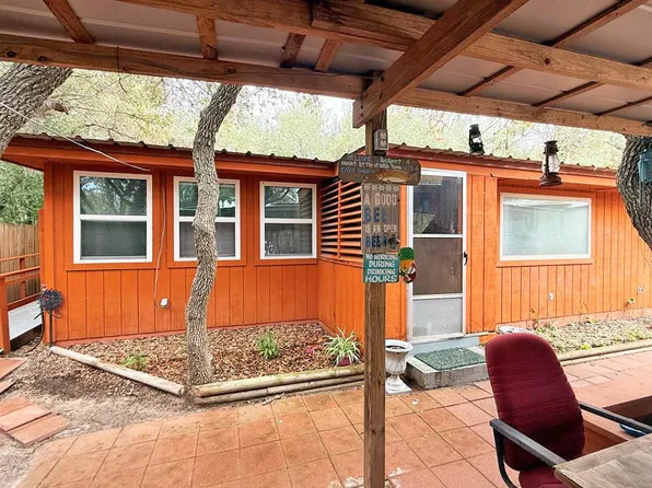 1231 N Kossuth St, Rockport, TX 78382