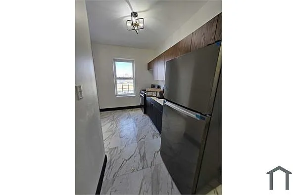 Building Photo - 1183 Broad St #17