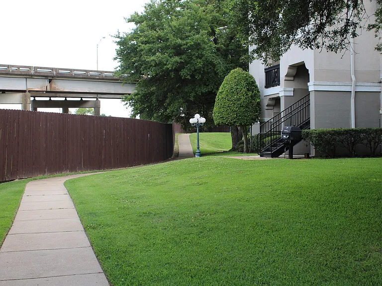 LaCrosse Apartments and Carriage Homes — Photo 8
