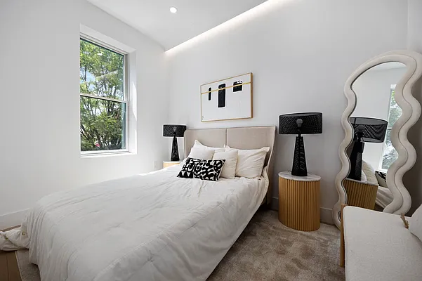 Rented by Safdie Realty Group | media 21